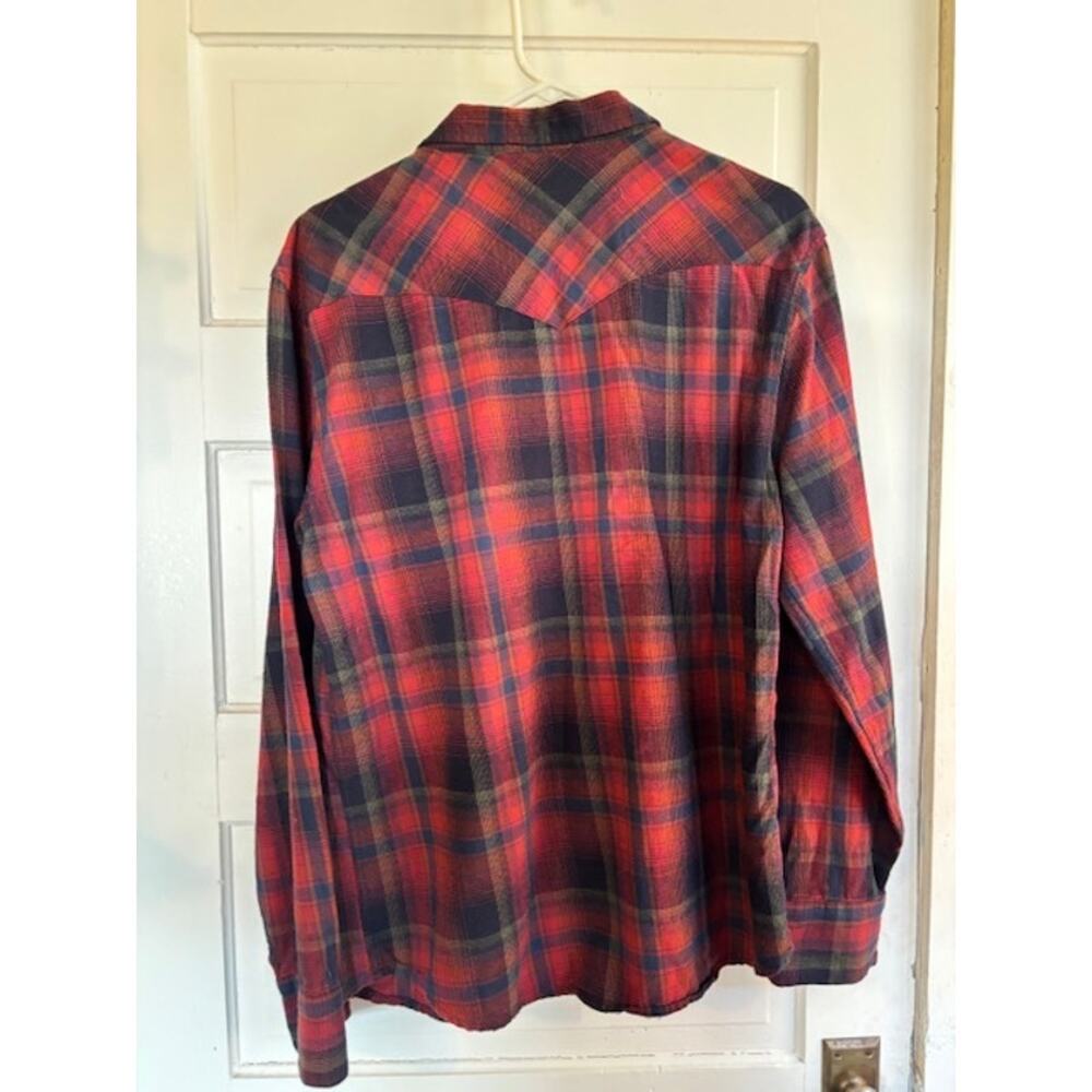 Levi's Size XL‎ Women's Red Plaid Long-Sleeve Button Front Flannel Shirt - Picture 3 of 4